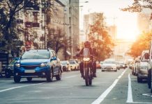 Pros y contras de conducir en moto por ciudad