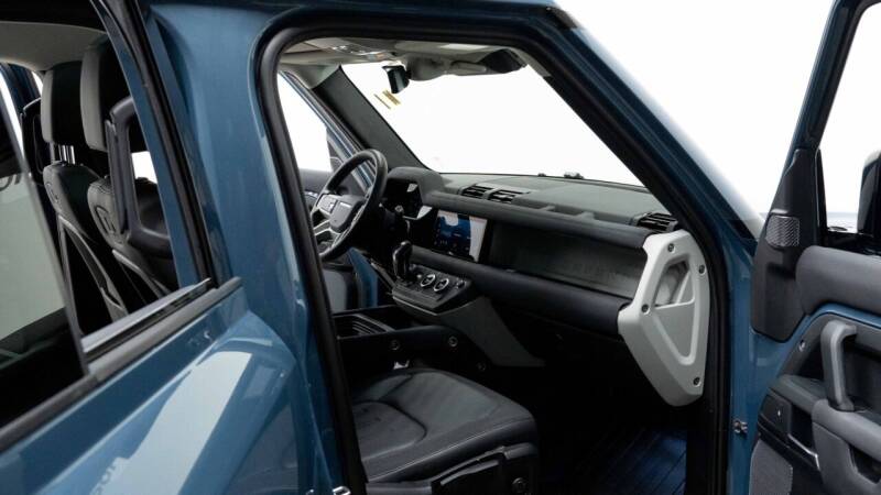 2024 Land Rover Defender 110 Apocalypse 6x6. Imagen interior.