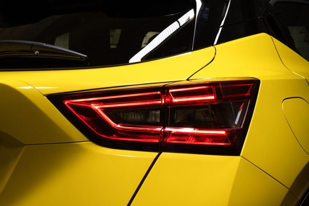 Nissan juke icon hybrid 2024 amarillo 15 Motor16