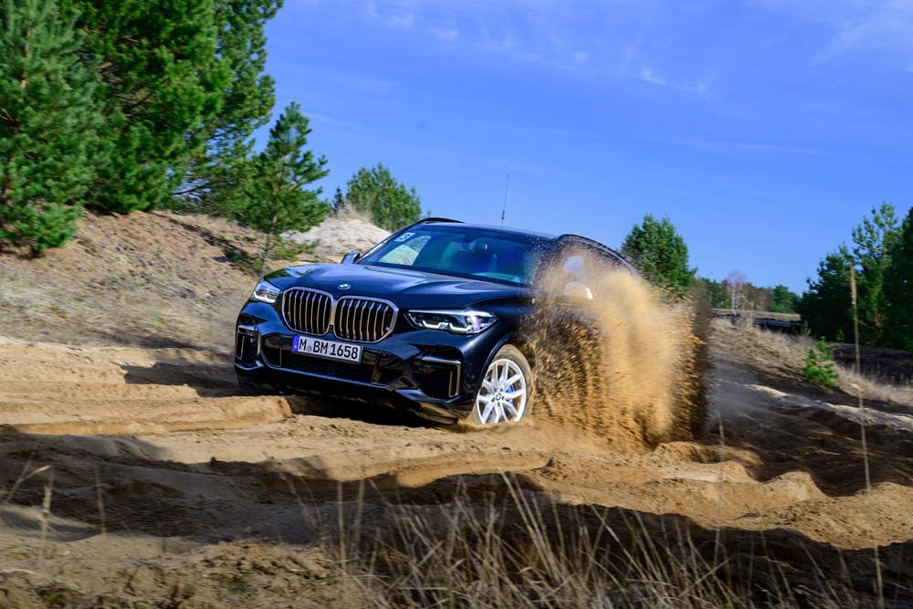 BMW ofrece cursos especiales para conductores profesionales en sus vehículos blindados.